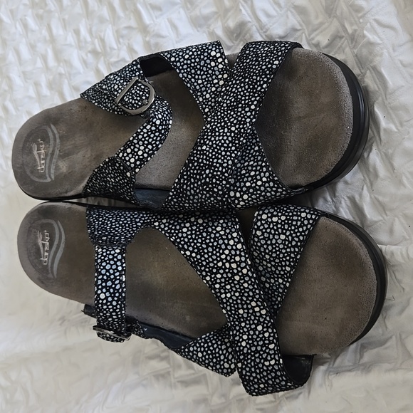 Dansko Black Sandals with Crossed Straps and Contoured Footbed Size 40 - Picture 2 of 7